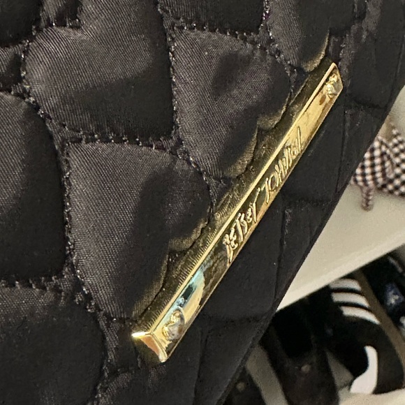 Betsy Johnson Black Heart Quilted Tote Bag - Picture 4 of 11